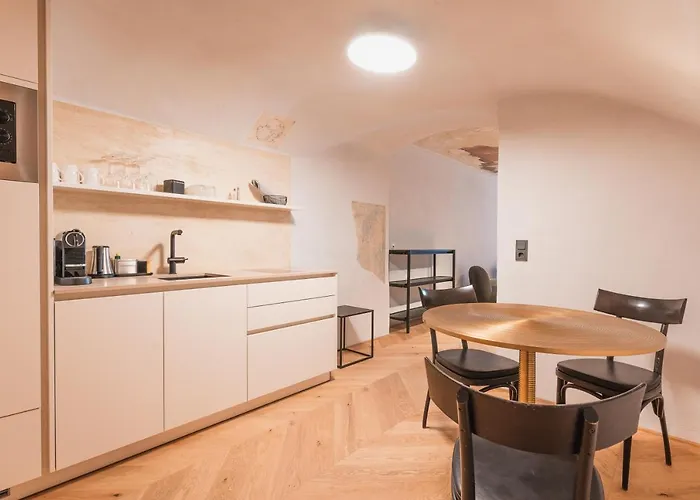 H5 Grauer Baer & אינסברוק