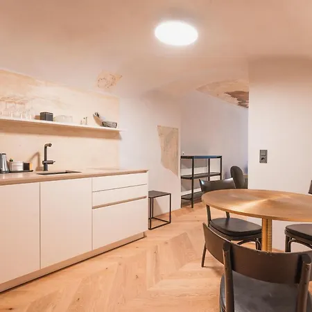 H5 Grauer Baer & 因斯布鲁克