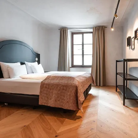 H5 Grauer Baer & 因斯布鲁克