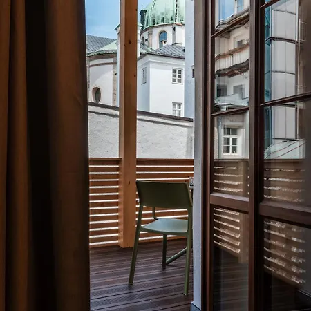 H5 Grauer Baer & אינסברוק