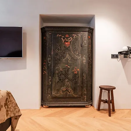 H5 Grauer Baer & אינסברוק