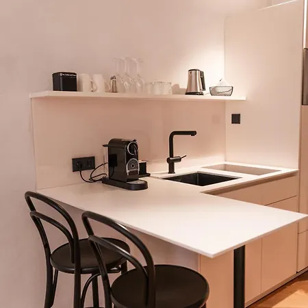 H5 Grauer Baer & אינסברוק