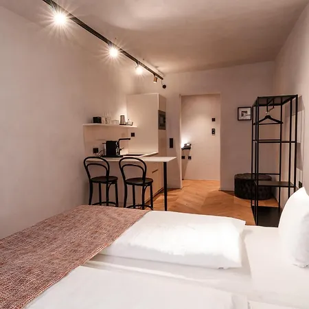 Апарт-отель H5 Grauer Baer & 4*