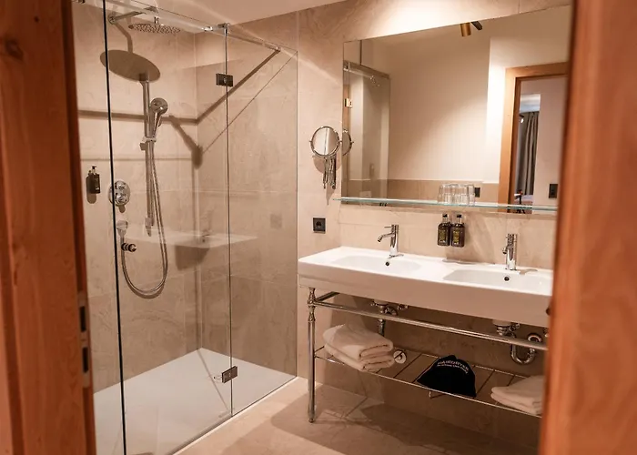 Апарт-отель H5 Grauer Baer & 4*